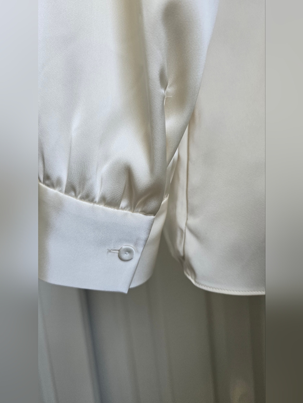 Theory Twist Front Blouse Size 10, Cream - Picture 10 of 10